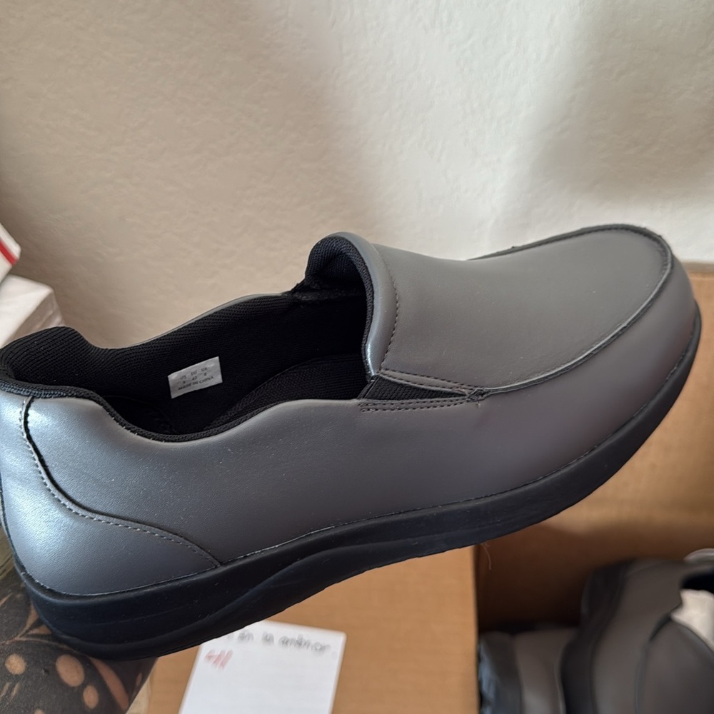 Amazon Essentials Gray and Black Slip-On Loafers with Padded Collar size 9